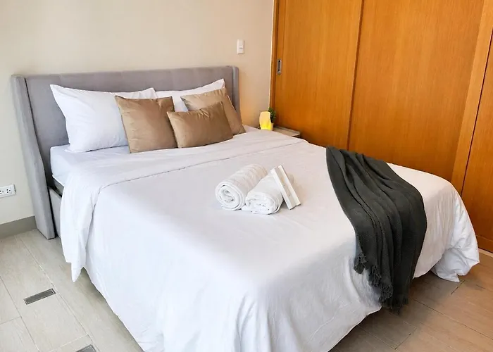 Cozy & Elegant In One Uptown Bgc *